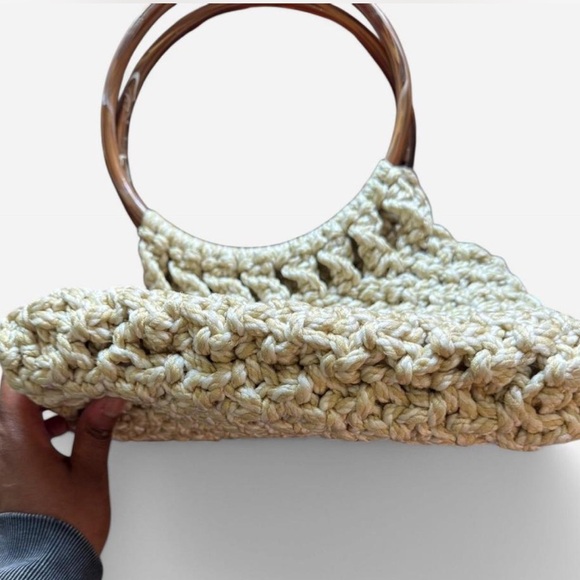 Vintage Cream Crotchet Bag with Wooden Handles - Picture 3 of 5